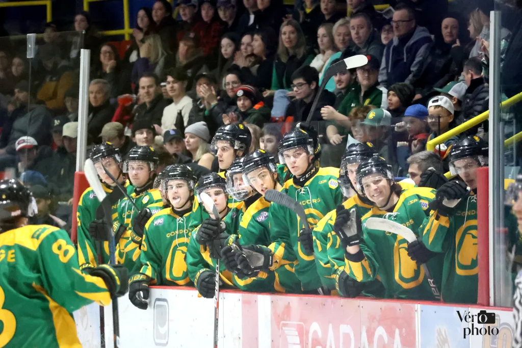 Équipe Condors hockey au banc