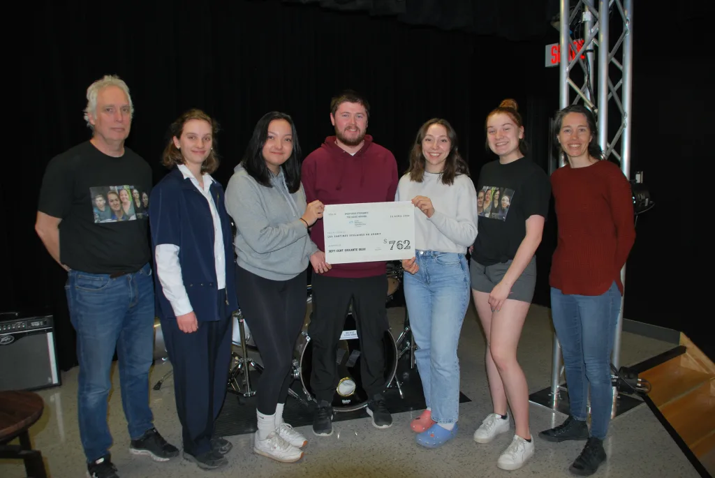 Don aux Solution gourmandes avec les membres artistes étudiant de Lac-Mégantic