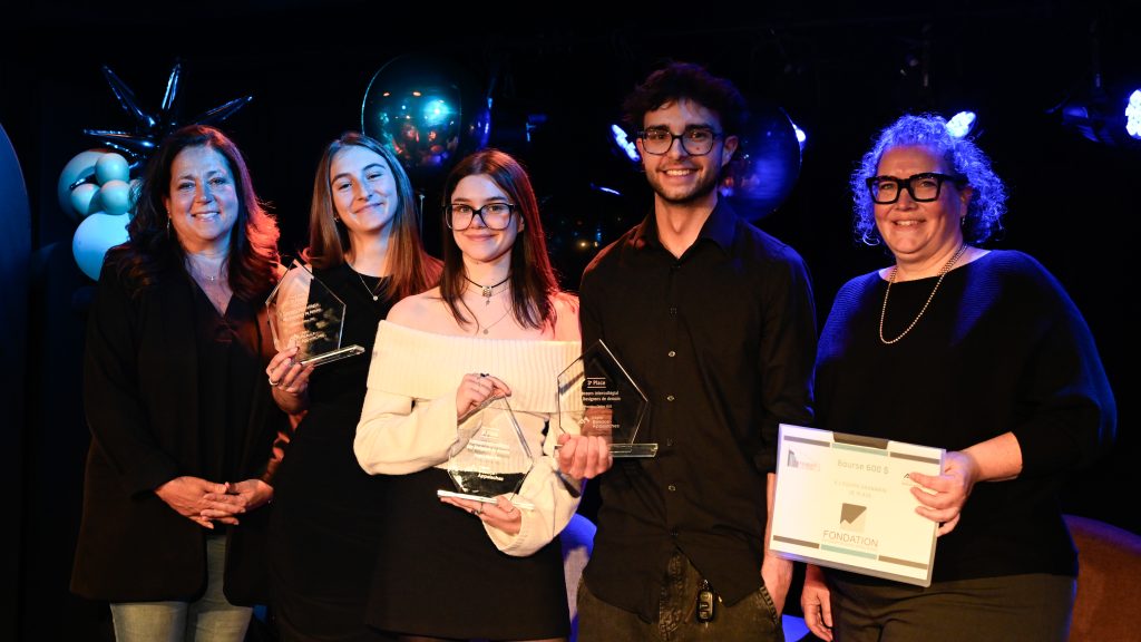 3e place Cégep Garneau, bourse offerte par la Fondation du Cégep Beauce-Appalaches, Caroline Bouchard, Félicia Larouche, Pauline Sécher, Julien Bélanger-Duval et Geneviève Hamelin de Hamelin Design