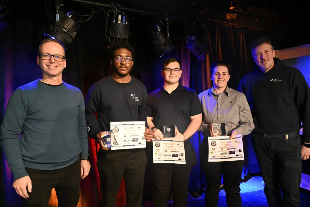 Cas théoriques_1re place_Philippe Racette (CBA), Yann-Brunnel Kuate Youmto (Cégep de Trois-Rivières), Alexandre Lacasse (CBA) et Audrey Vaillancourt (Collège Lionel-Groulx) et Mathieu Hamel (CBA)