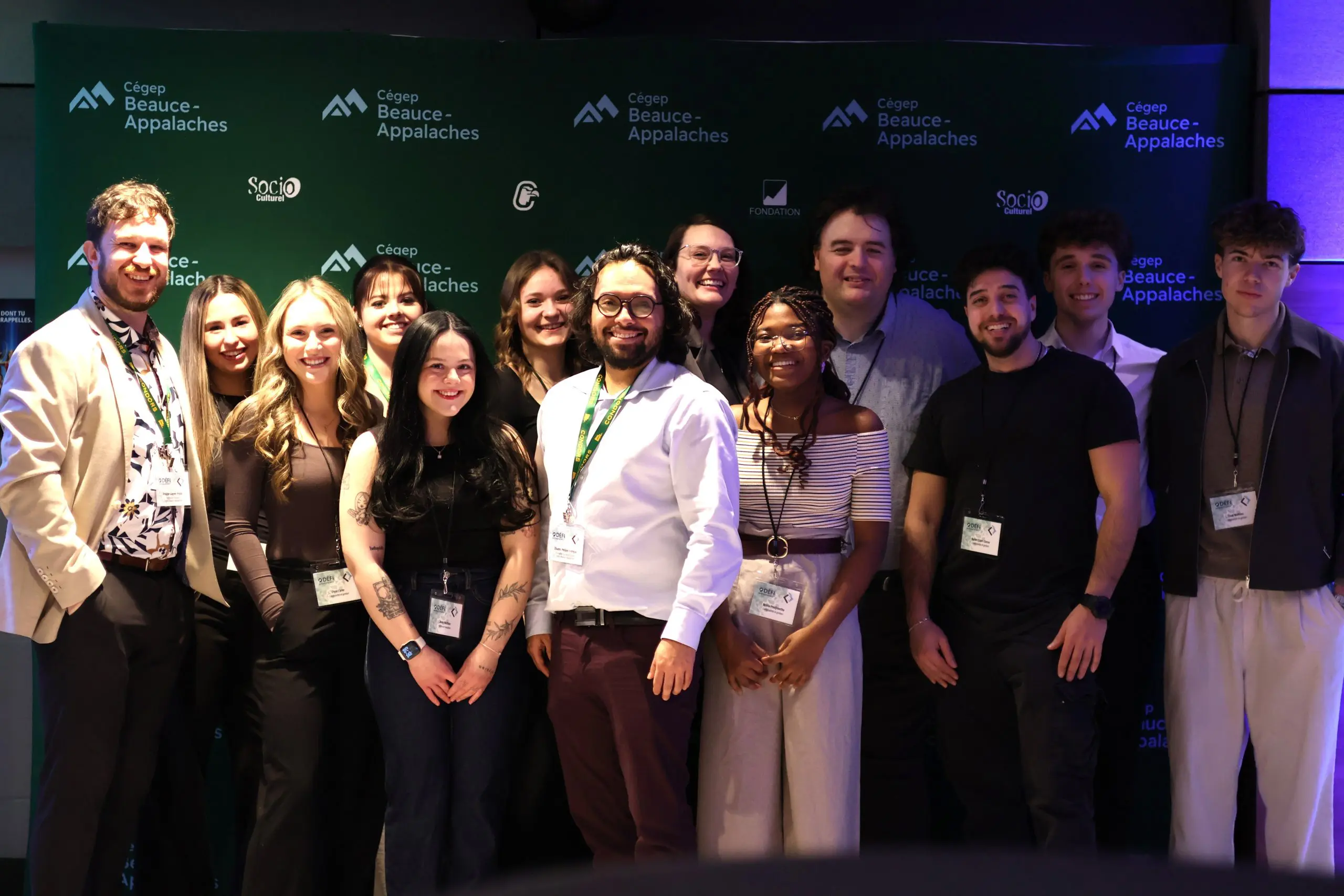 Membres étudiants du DÉFI Entrepreneur en compagnie de Charles-Philippe Rodrigue, conseiller à la vie étudiante, en entrepreneuriat et en développement durable