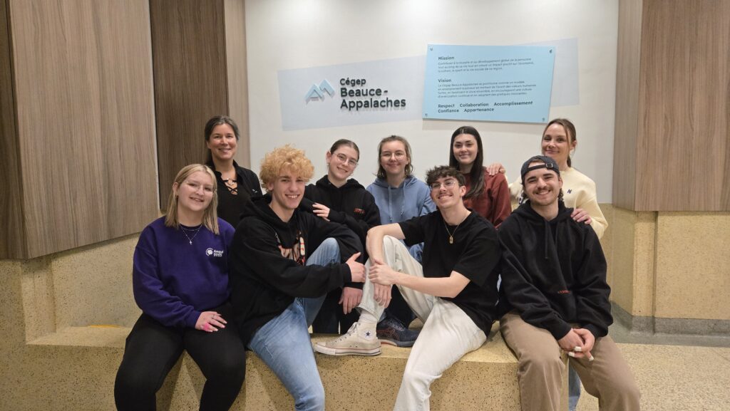 Des étudiant(e)s du Cégep Beauce-Appalaches donnent vie à des appels 911 fictifs pour soutenir la formation en centre d'appels d'urgence