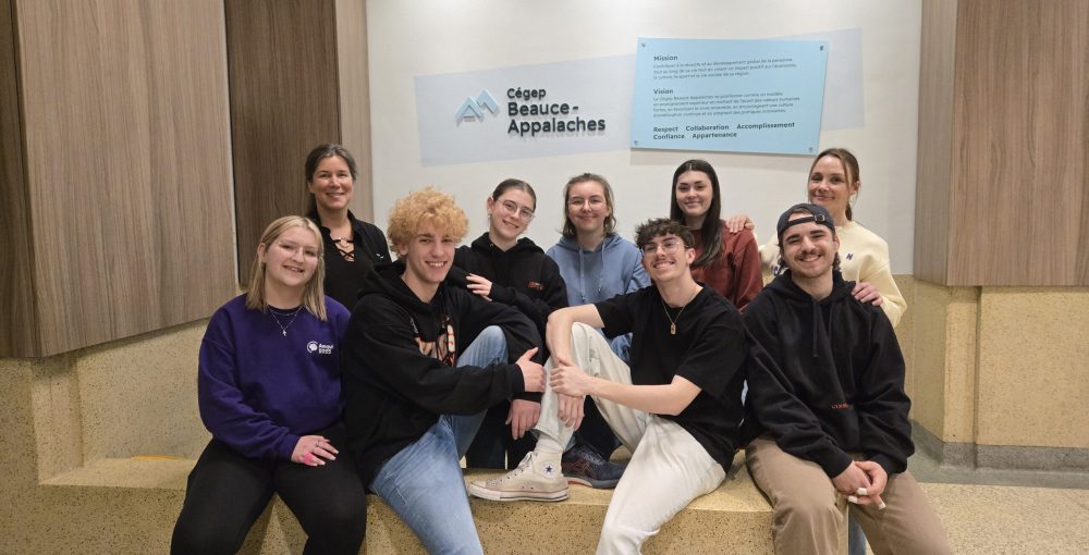 Des étudiant(e)s du Cégep Beauce-Appalaches donnent vie à des appels 911 fictifs pour soutenir la formation en centre d'appels d'urgence