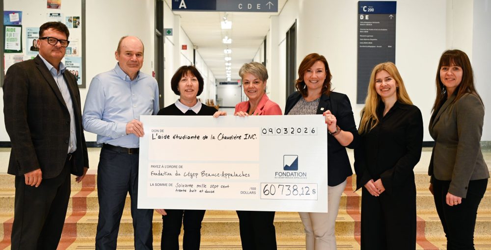 fondation_ cheque_aide etudiante de la chaudiere inc_02